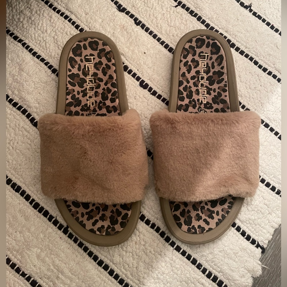 Hey dude fuzzy slides- women’s 7
